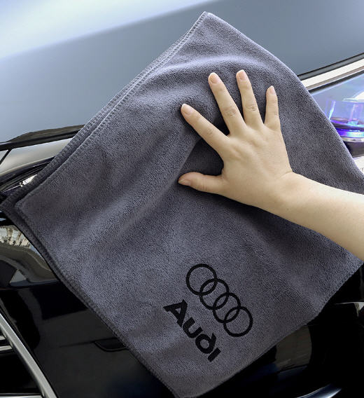 Mikrofaser Tuch mit Logo – Schnelle Reinigung